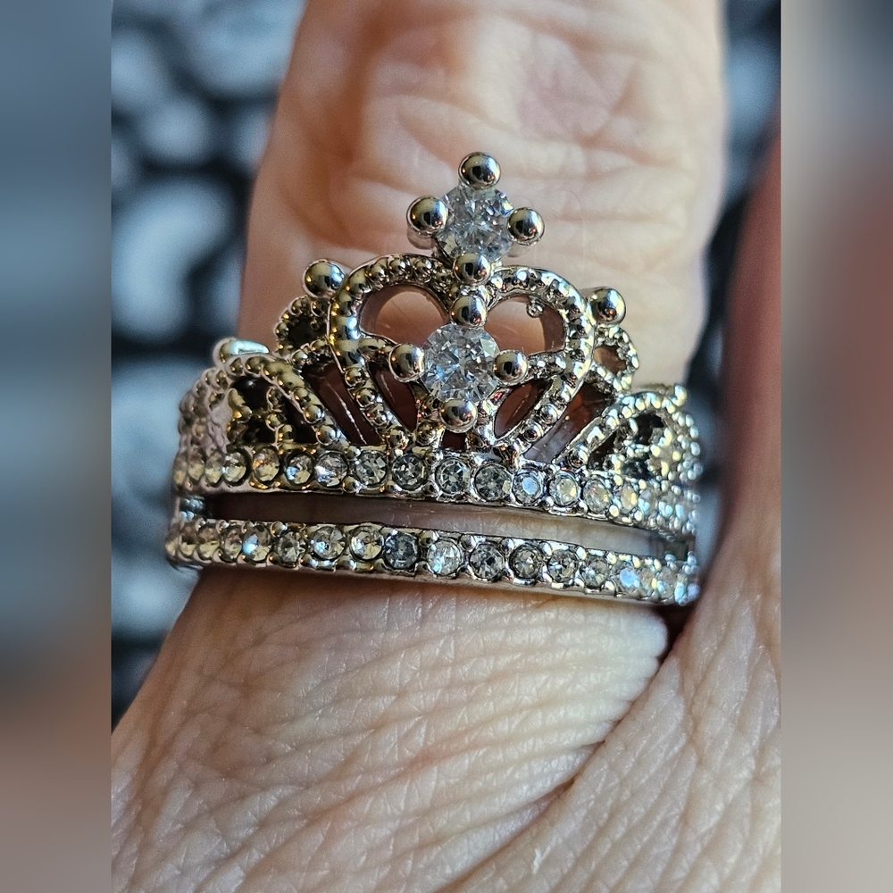 Elegant Crown Ring-Size 8